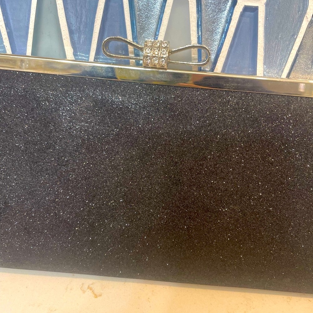 I.N.C Clutch - Picture 2 of 7